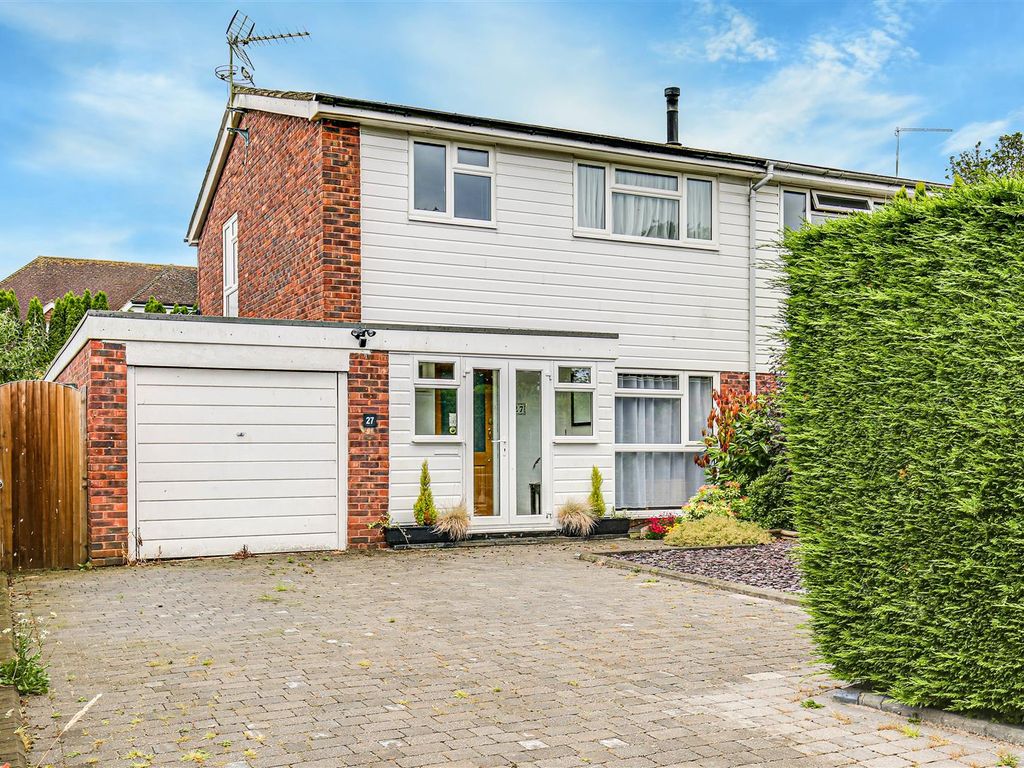 3 bed semidetached house for sale in Shipfield Close, Tatsfield