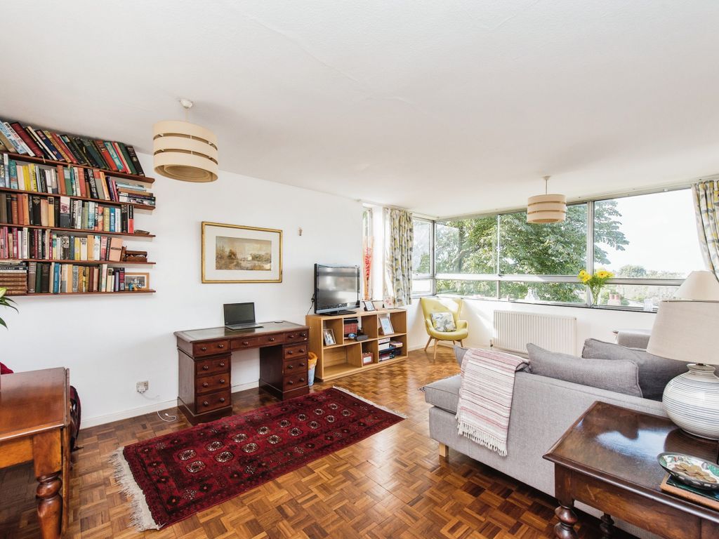 2 bed flat for sale in Lower Mortlake Road, Kew, Richmond TW9, £440,000