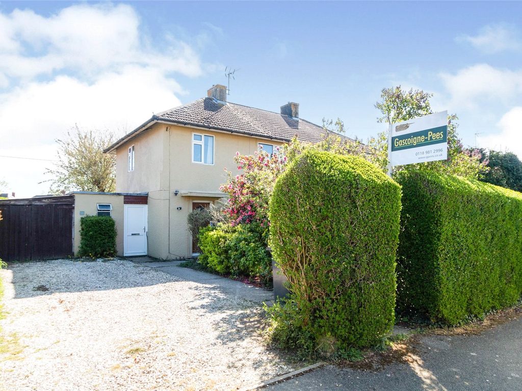 3 bed semidetached house for sale in Moat Close, Bramley, Tadley