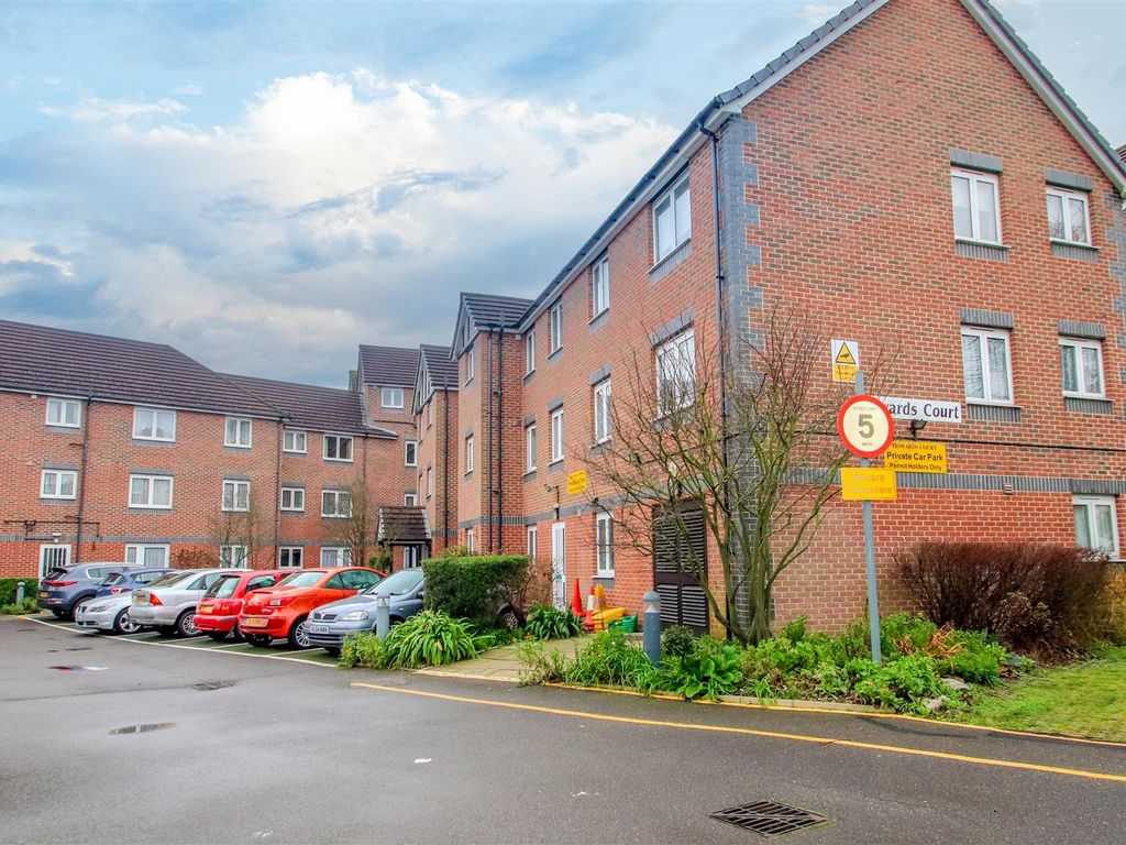 2 bed property for sale in Balmoral Road, WestcliffOnSea SS0, £