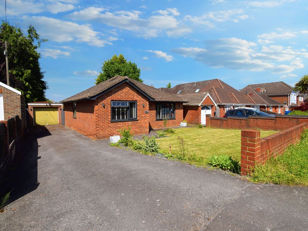 3 bed detached bungalow for sale in Weavills Road, SO50