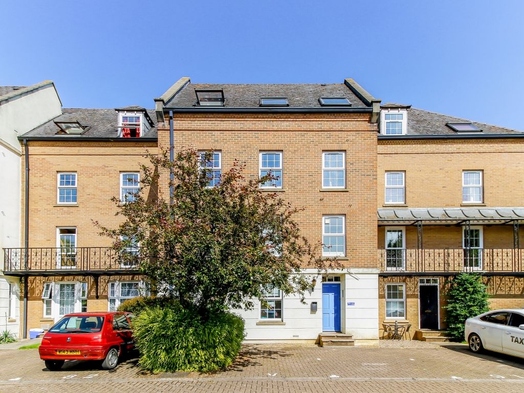 2 bed flat to rent in Victoria Place, Banbury OX16, £975 pcm Zoopla