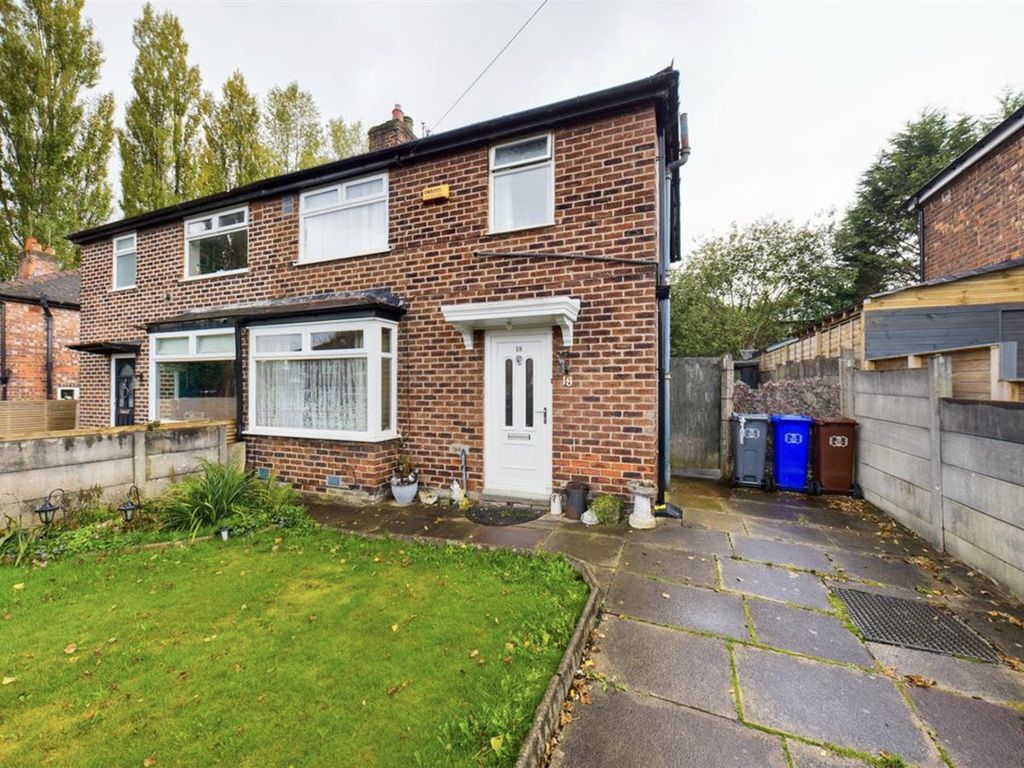 3 bed property to rent in Maldwyn Avenue, Crumpsall, Manchester M8, £