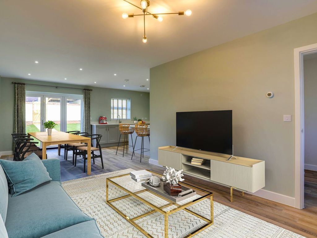 5 bed detached house to rent in West Hill, Sanderstead, South Croydon