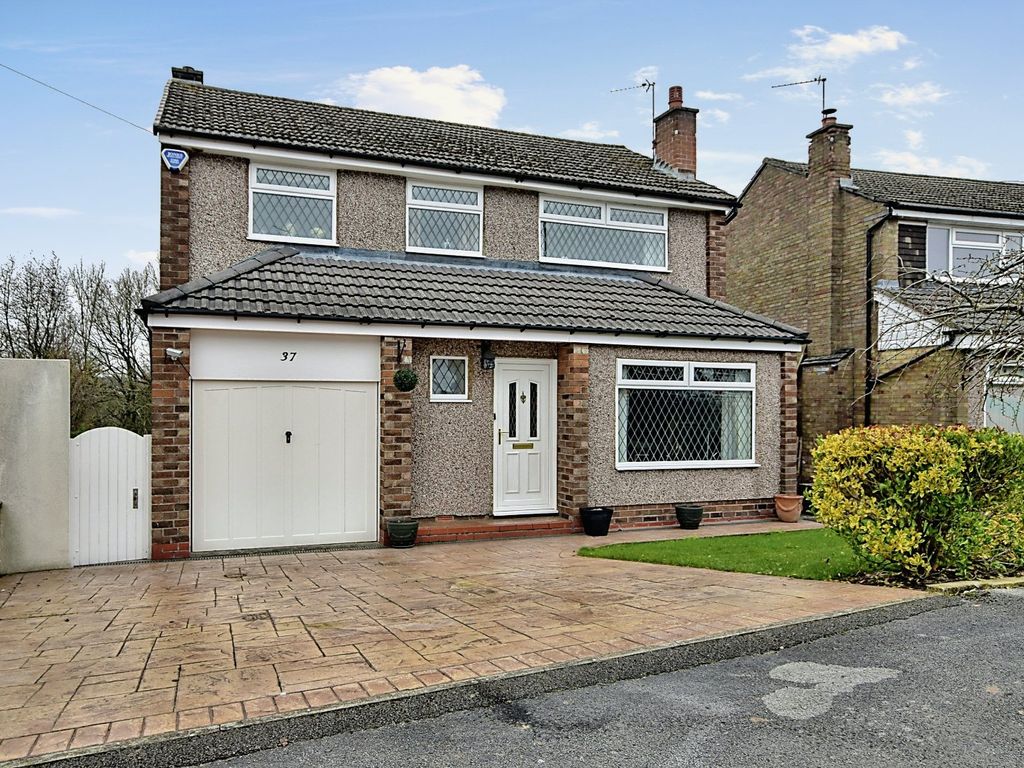 3 bed detached house to rent in Churchill Crescent, Marple, Stockport