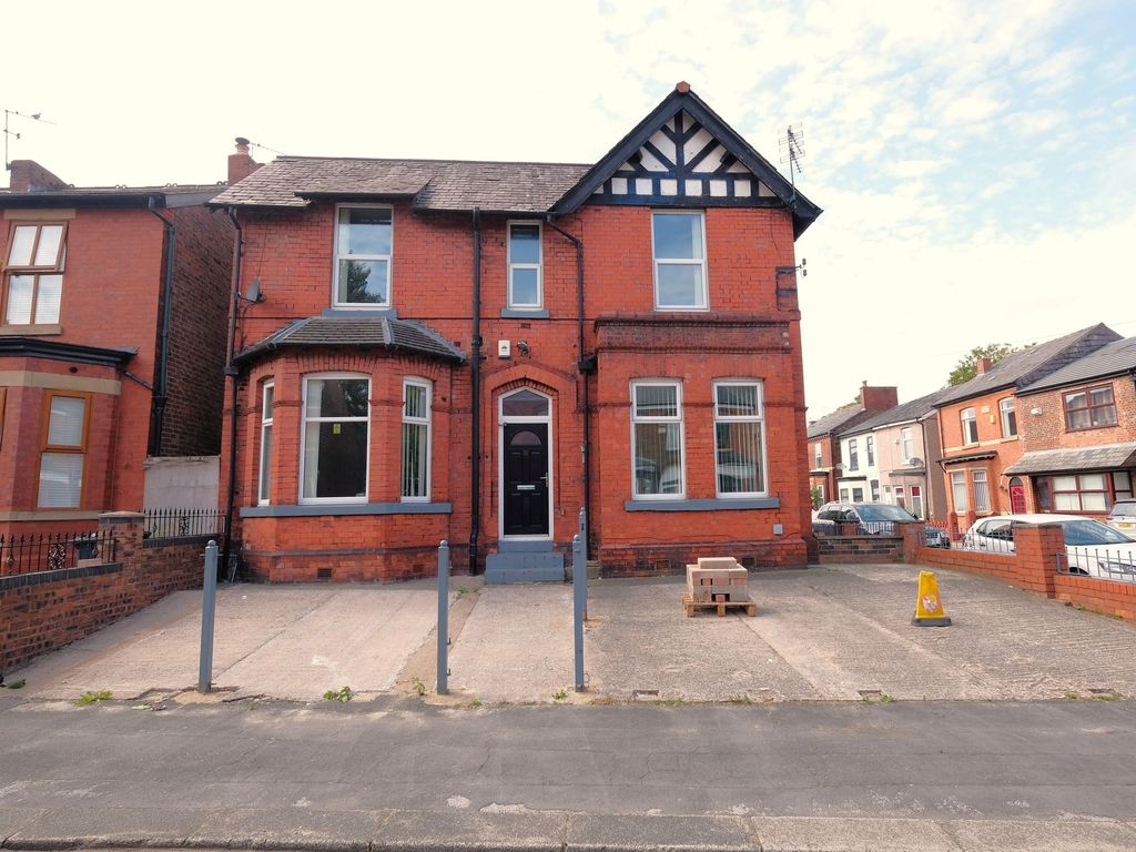 3 bed detached house for sale in Trafford Road, Eccles M30, £260,000 Zoopla