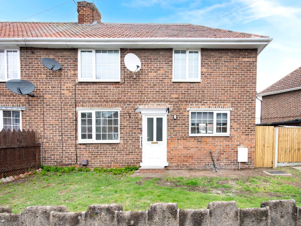 3 bed semidetached house to rent in Poplar Place, Armthorpe, Doncaster