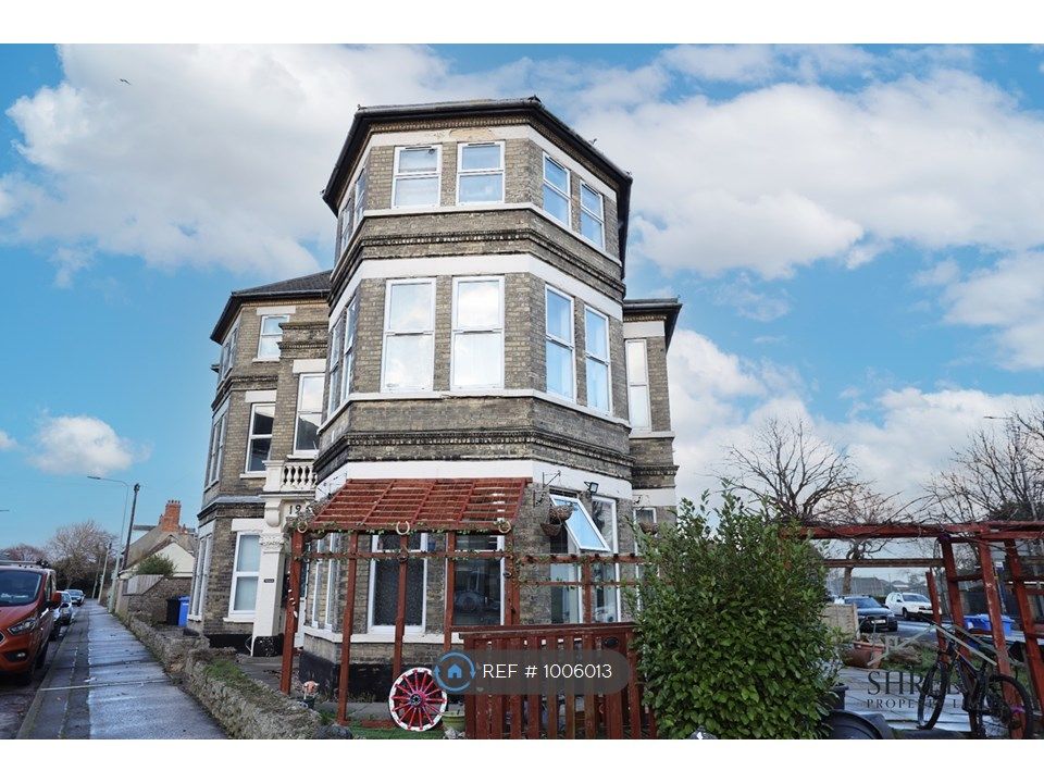 2 bed flat to rent in Kirkley Cliff Road, Lowestoft NR33, £850 pcm Zoopla