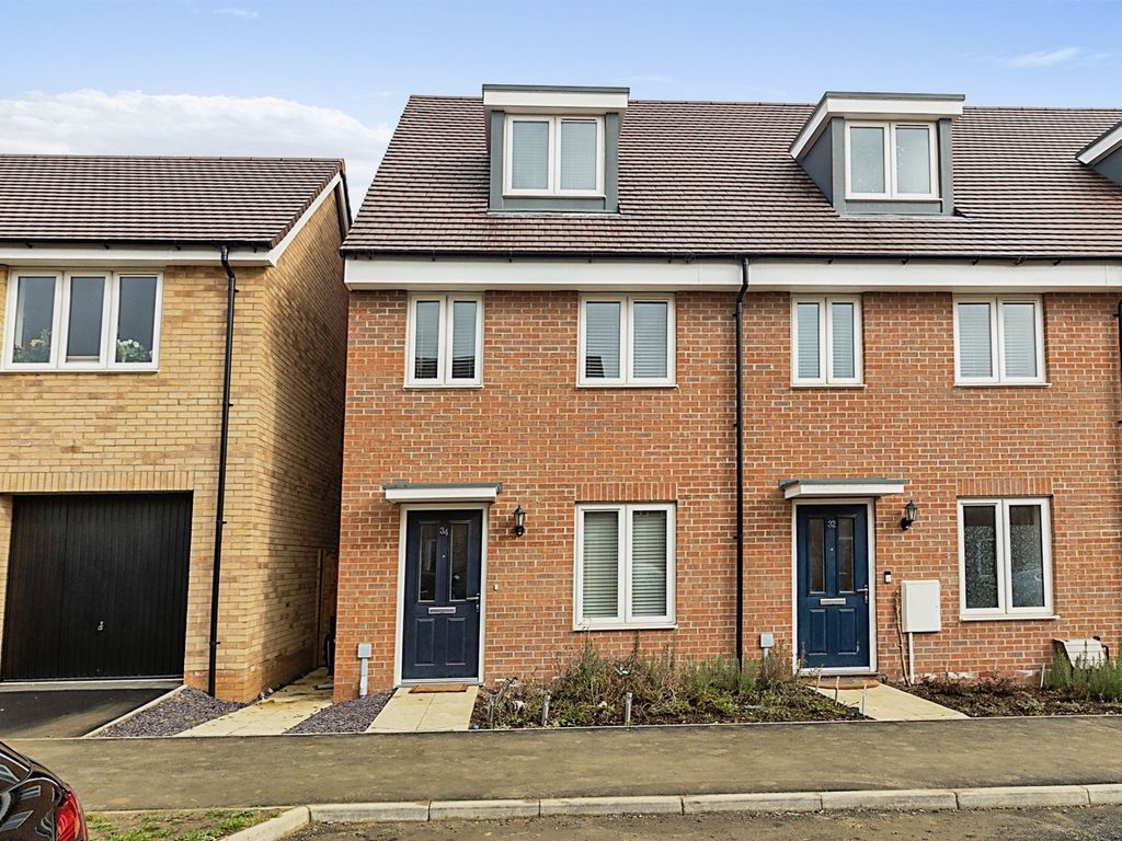 3 bed semidetached house for sale in Denny Lane, Bletchley, Milton