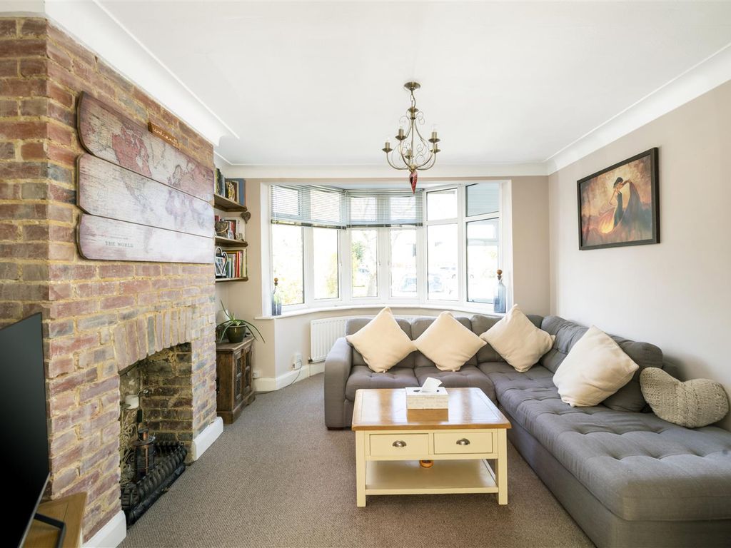 3 bed semidetached house for sale in Wolverton Gardens, Horley RH6