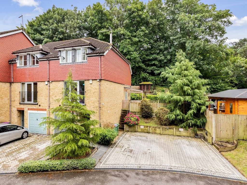 3 bed semidetached house for sale in The Cedars, Sellindge, Ashford