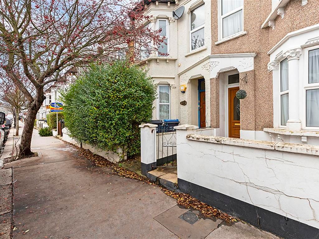 1 bed flat for sale in Lucerne Road, Thornton Heath CR7, £160,000 Zoopla
