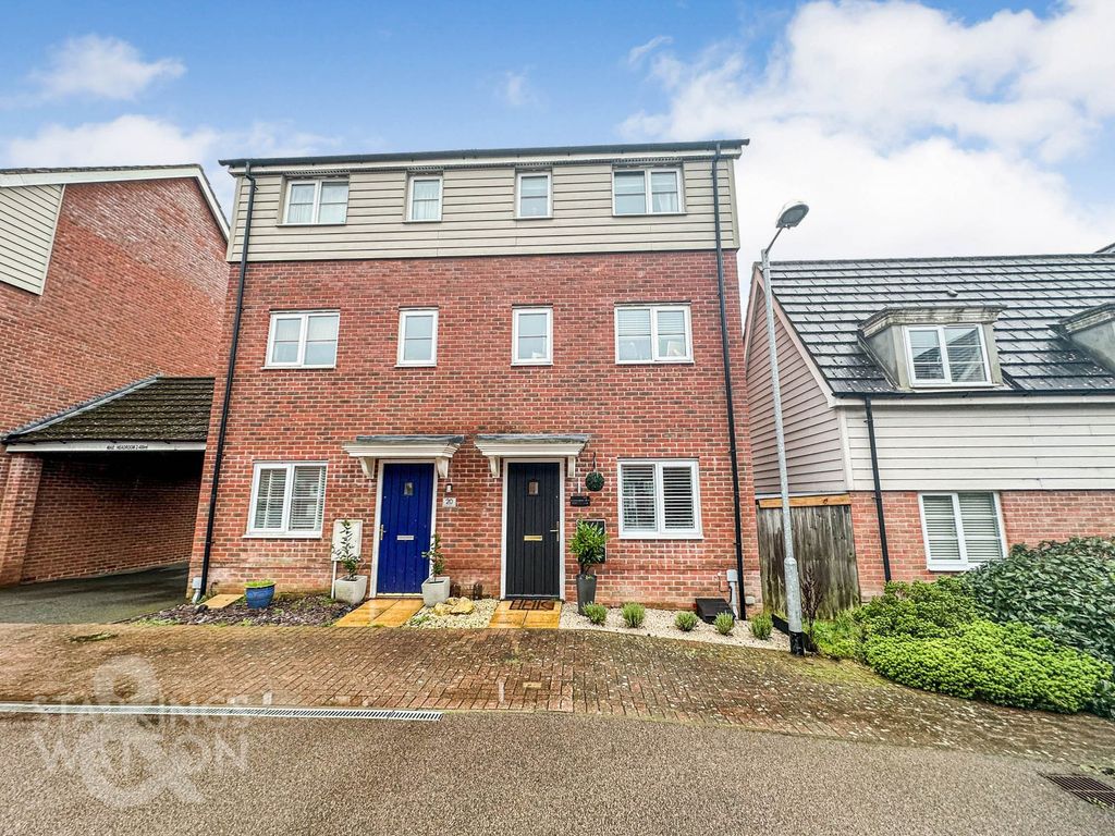 3 bed town house for sale in Rose Avenue, Queens Hill, Norwich NR8, £253,000 Zoopla