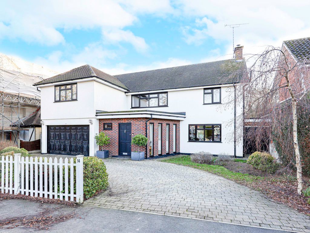 4 bed detached house for sale in Woodlands Park, LeighOnSea SS9, £