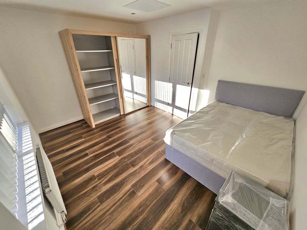 Room to rent in Stratford House Road, Birmingham B5, £675 pcm Zoopla