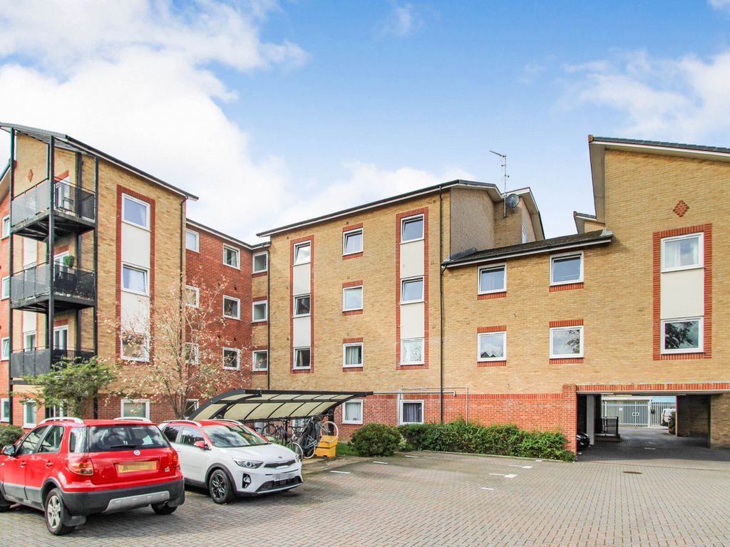 2 bed flat for sale in Vespasian Road, Southampton SO18, £190,000 Zoopla