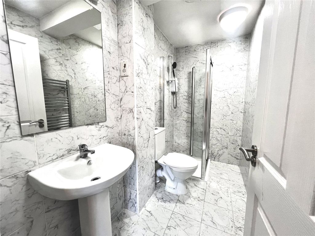 1 bed flat to rent in Gabriels Hill, Maidstone, Kent ME15, £825 pcm