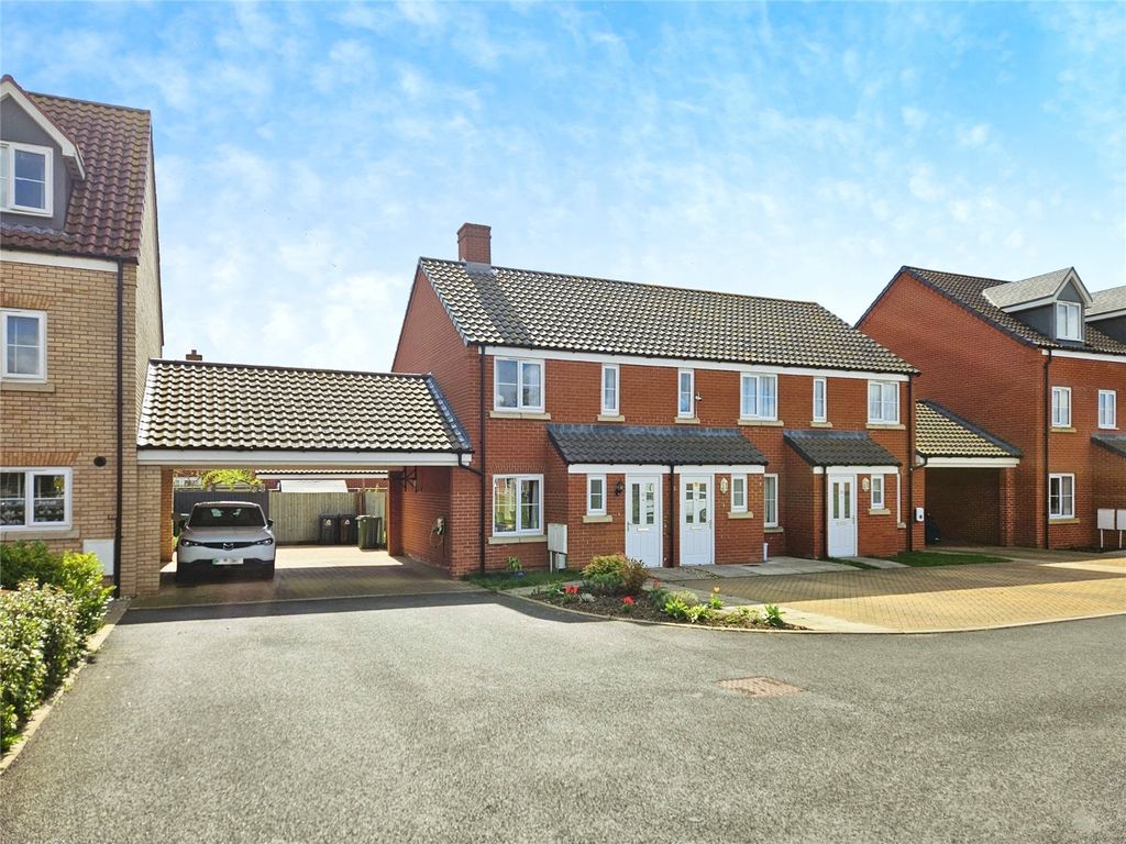 2 bed end terrace house for sale in Weaver Crescent, Hethersett