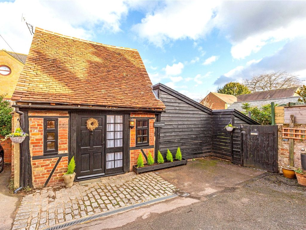 2 bed detached house for sale in High Street, Kings Langley