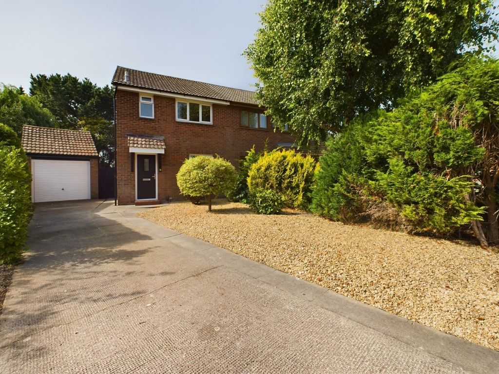 3 bed semidetached house to rent in Ladycroft, Clevedon, North