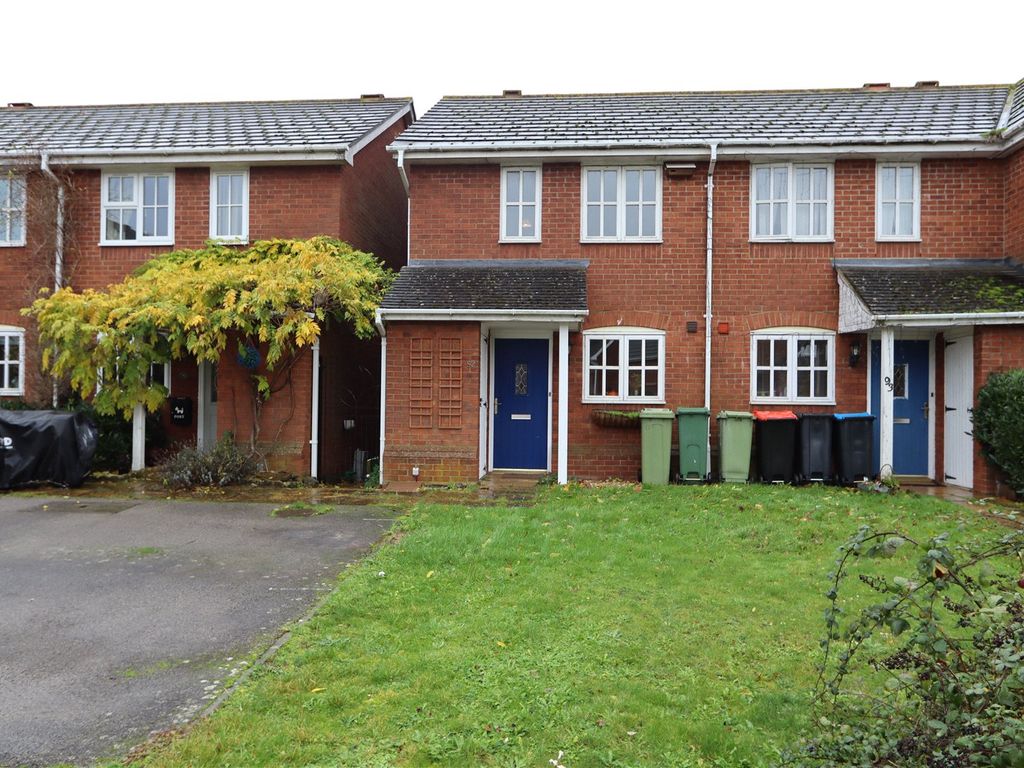 2 bed terraced house for sale in Oriel Close, Wolverton, Milton Keynes