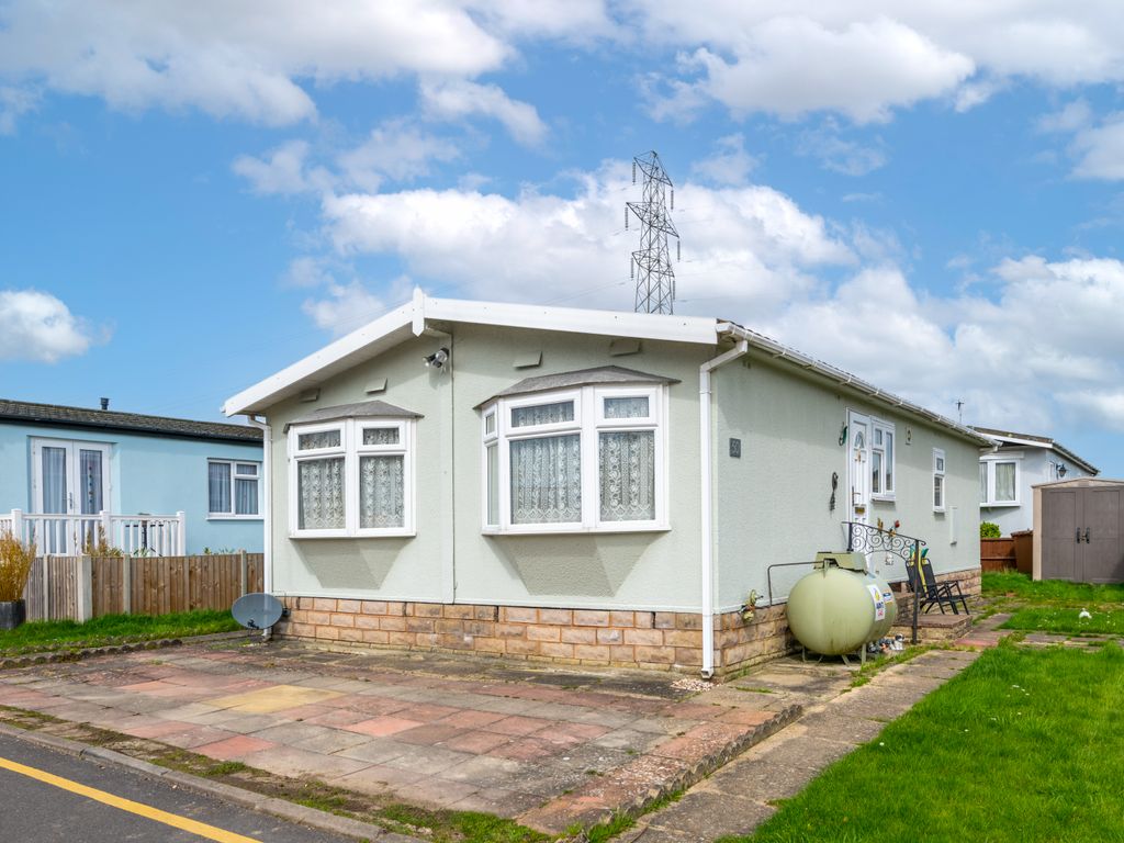 2 bed mobile/park home for sale in Cambridge Lodge Park, Bonehurst Road