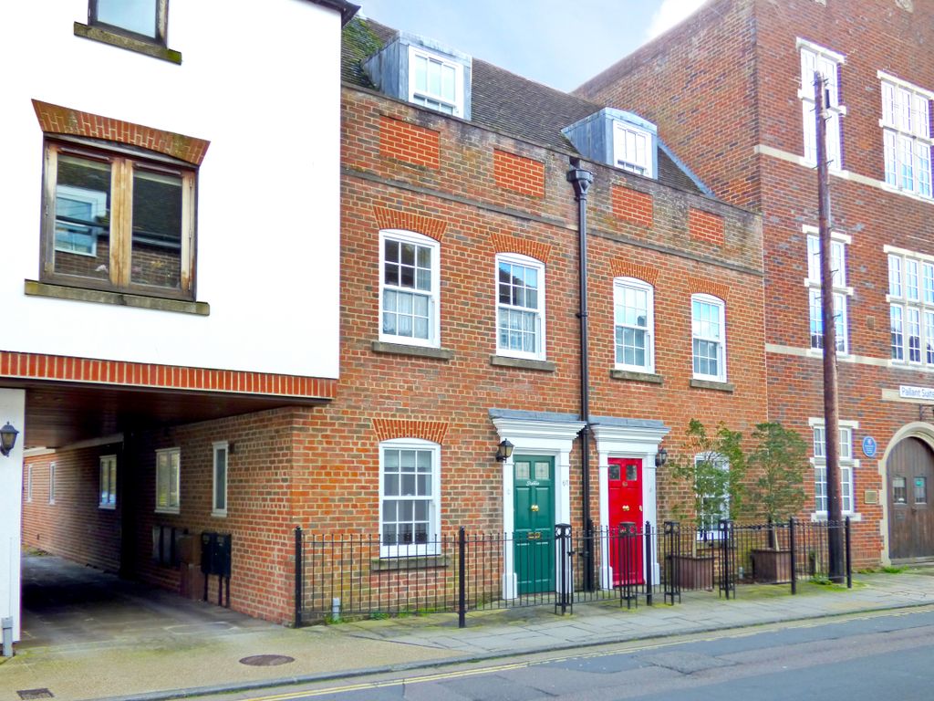 4 bed town house to rent in South Pallant, Chichester PO19, £2,500 pcm