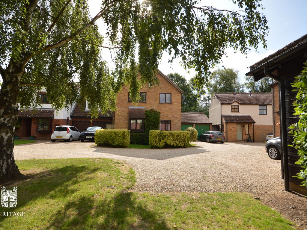 3 bed detached house for sale in Riverside Way, Kelvedon, Essex CO5, £