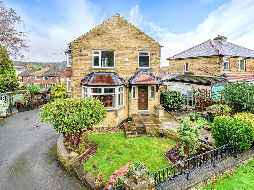 3 bed detached house for sale in Manor Drive, Bingley, West Yorkshire