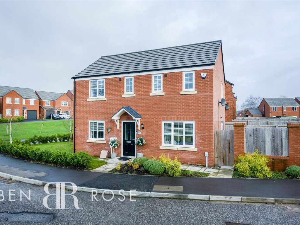 3 bed detached house for sale in Fairway, Standish, Wigan WN6, £289,995