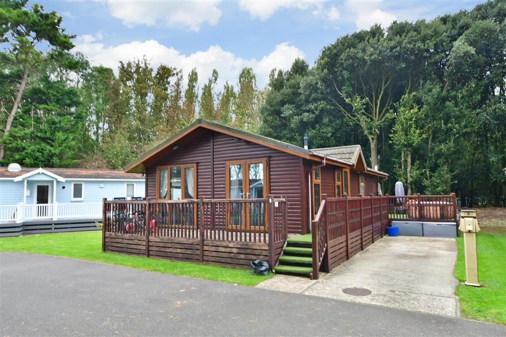 2 bed mobile/park home for sale in Ferry Road, Littlehampton, West