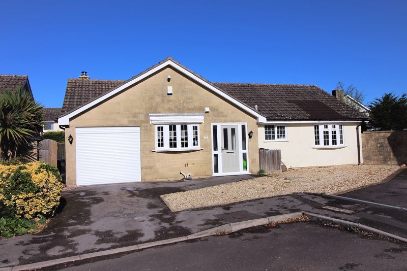 3 bed detached bungalow for sale in Lamparts Way, Broadway, Nr