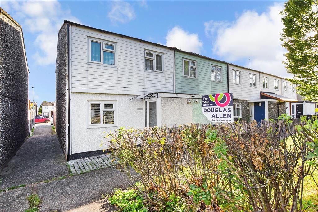 3 bed end terrace house for sale in Copperfield, Chigwell, Essex IG7