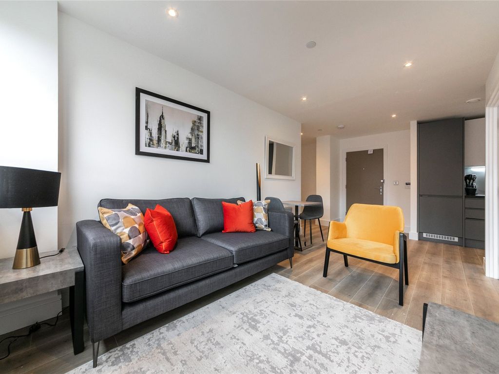 1 bed flat to rent in Wood Street, East Grinstead, West Sussex RH19