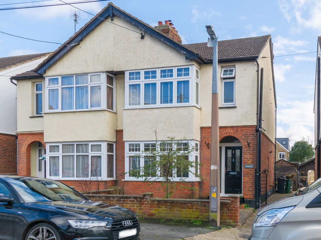3 bed semidetached house for sale in Harold Road, Braintree, Essex CM7