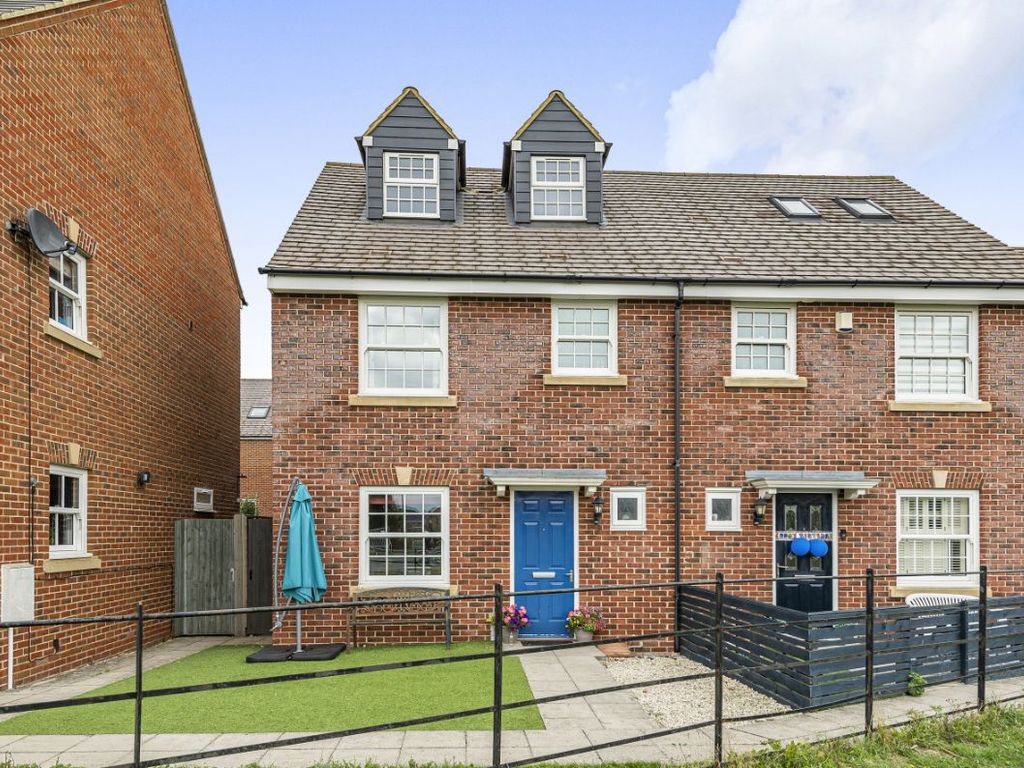 4 bed semidetached house for sale in Southern Cross, Wixams, Bedford