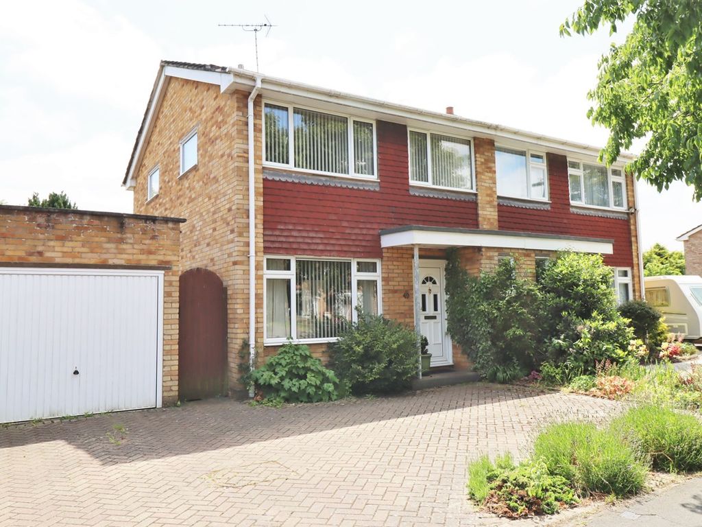 3 bed semidetached house for sale in Sandy Lane, Farnborough GU14 Zoopla
