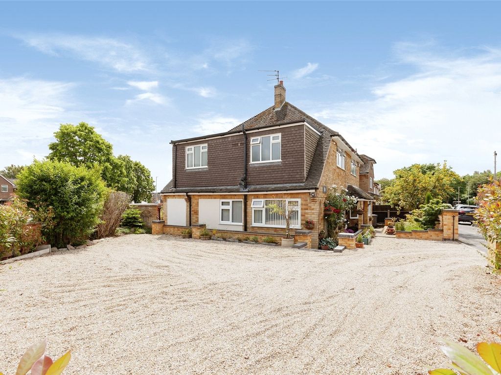 5 bed detached house for sale in Garland Crescent, Leicester
