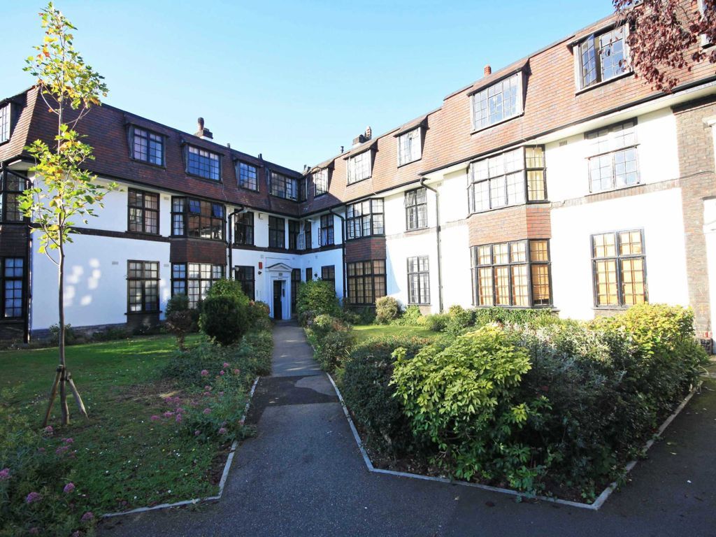 2 bed flat to rent in Surbiton Crescent, Kingston Upon Thames KT1, £