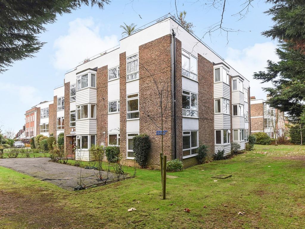 2 bed flat for sale in Roxborough Avenue, HarrowOnTheHill, Harrow