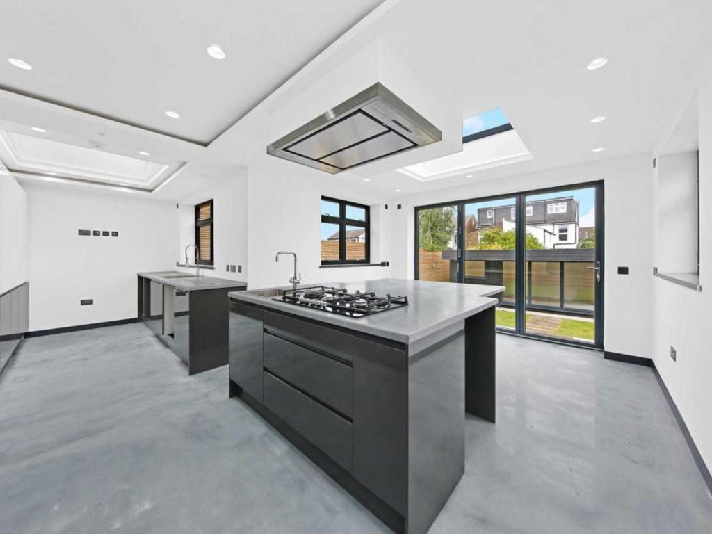 Walpole Road, South Woodford E18  