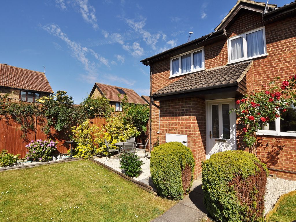 2 bed end terrace house to rent in Woodger Close, Merrow Park, Guildford, Surrey GU4, £1,400 pcm