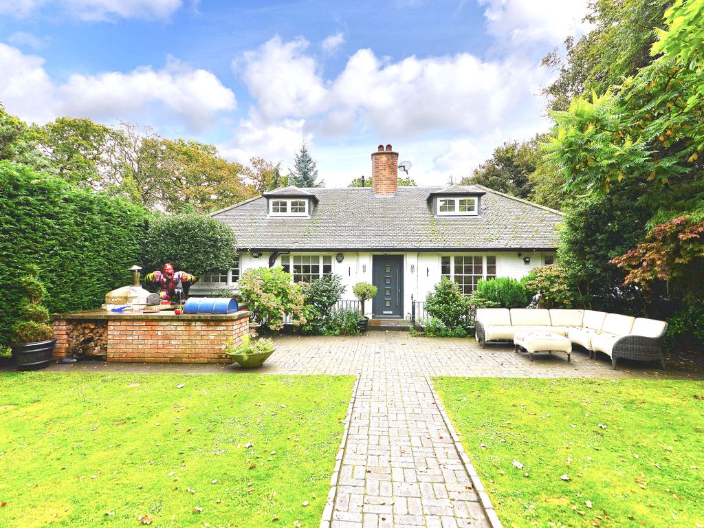 6 bed detached house for sale in Priory Road, Edgbaston, Birmingham B15