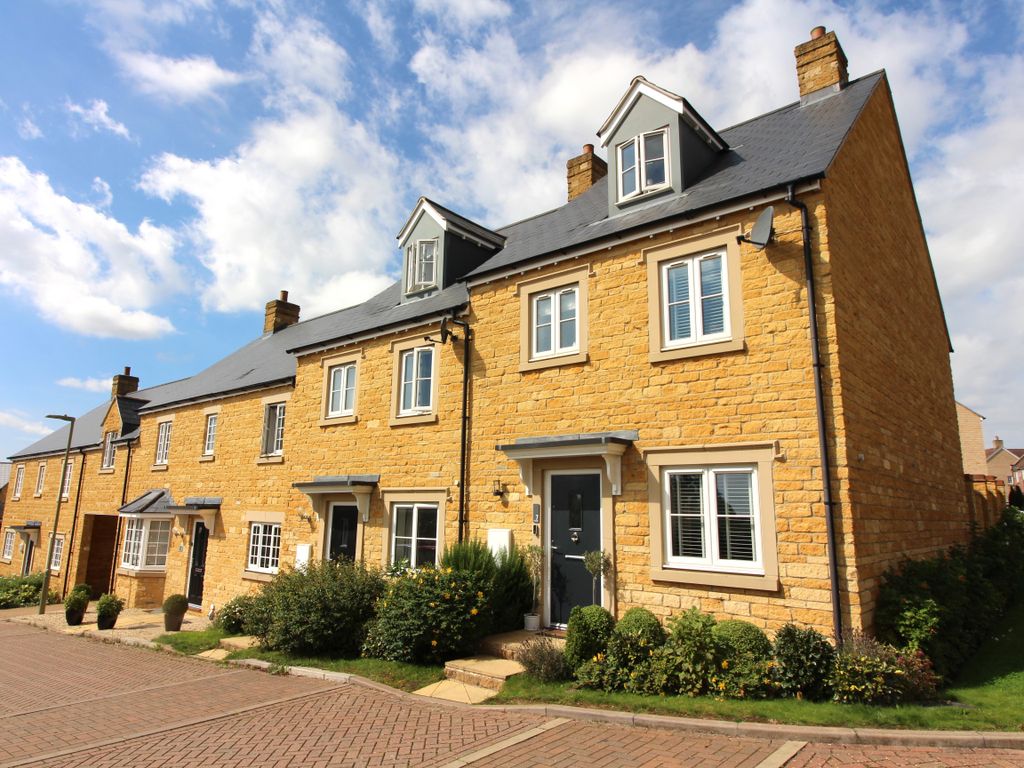 4 bed town house for sale in Howes Lane, Chipping Norton OX7, £475,000