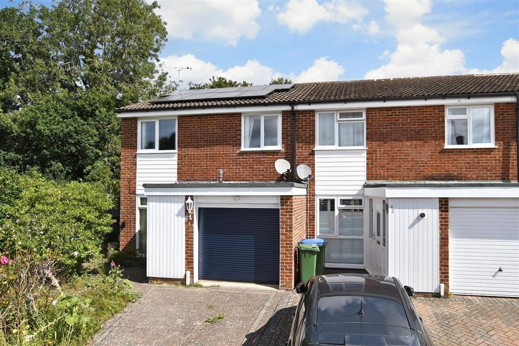 3 bed end terrace house for sale in Quarry Way, Southwater, Horsham