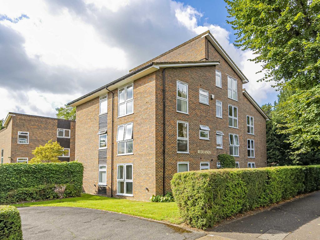 2 bed flat to rent in Cromwell Road, Teddington TW11, £1,800 pcm Zoopla