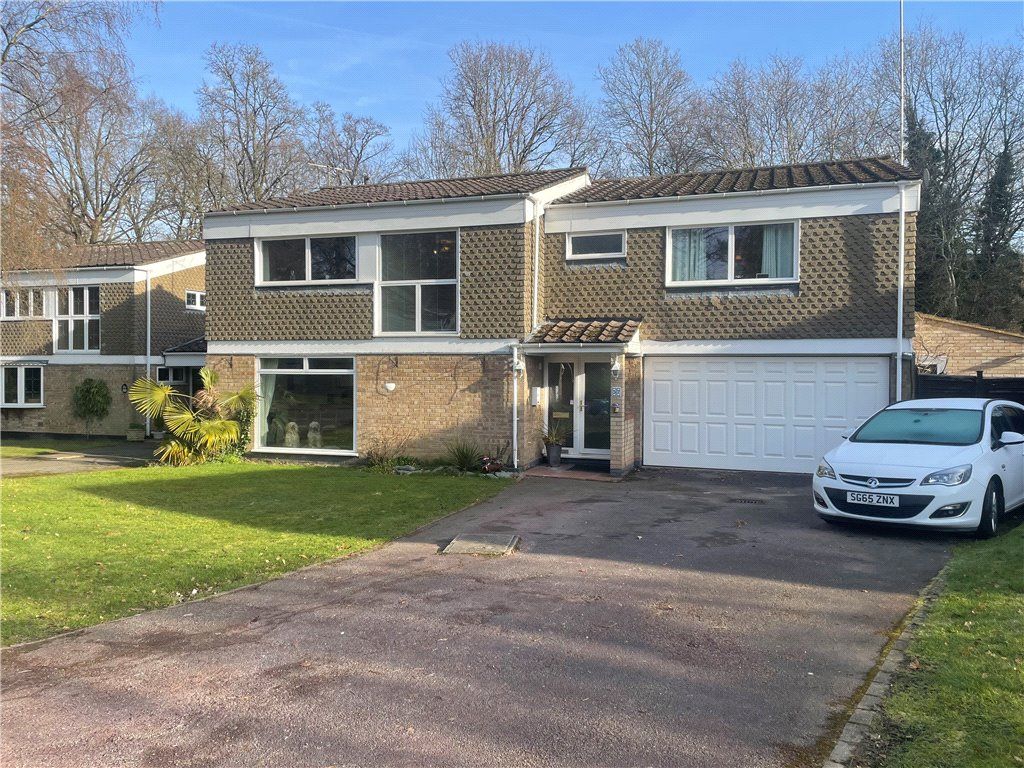 5 bed detached house for sale in Wellesley Drive, Crowthorne, Berkshire