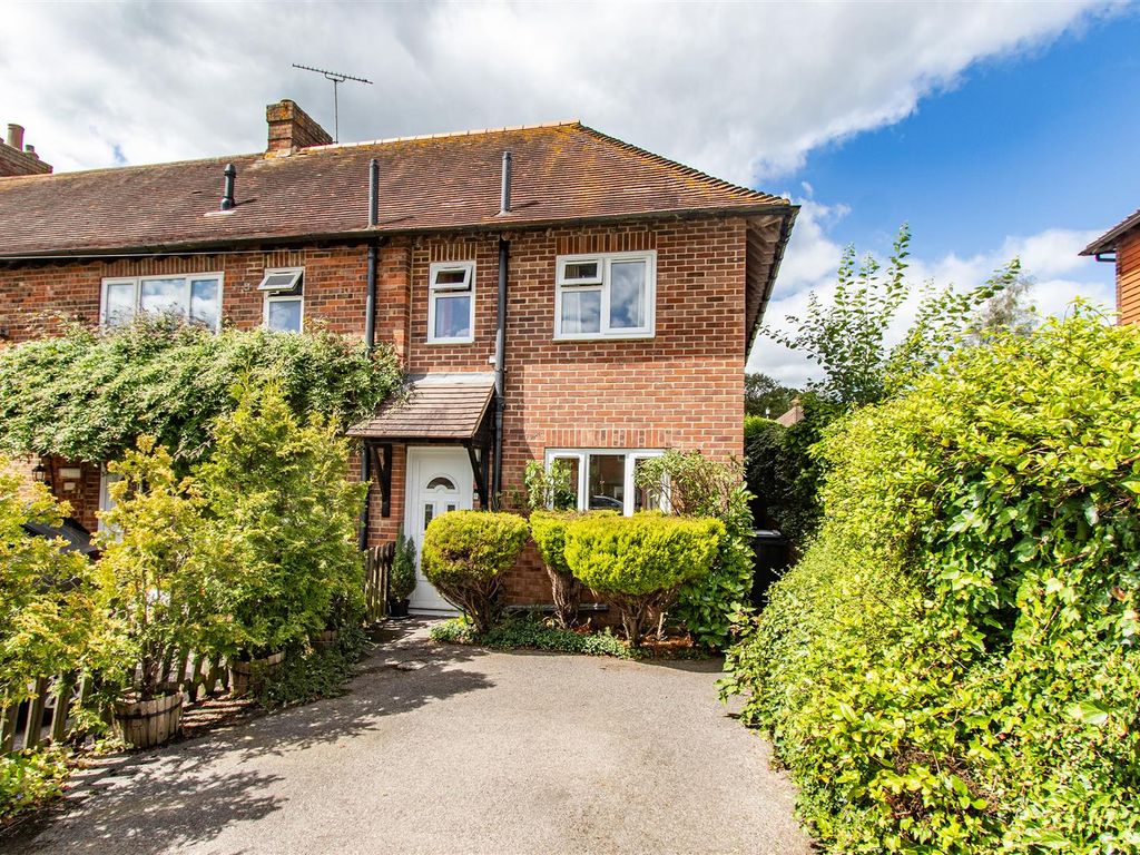 2 bed end terrace house for sale in Alderbrook Close, Crowborough TN6
