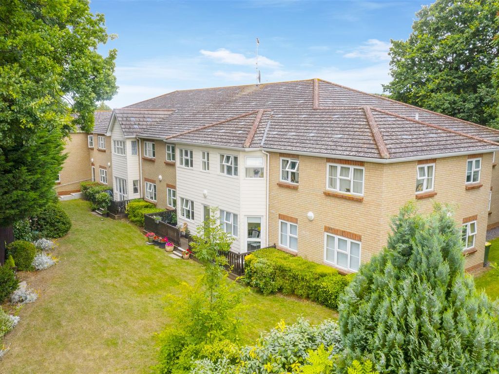 2 bed property for sale in Southend Road, Hockley SS5 Zoopla