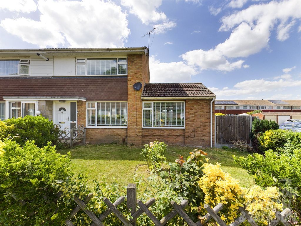 2 bed end terrace house for sale in Beaconsfield Road, Sittingbourne